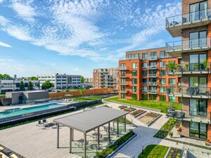 Aura sur le Square terrasse extérieure avec piscine creusée