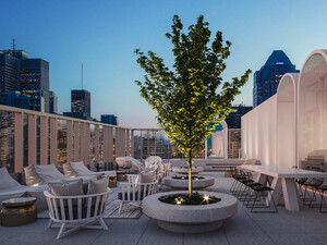 Imperia Condominiums terrasse sur le toit avec chaises