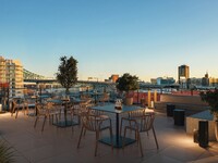 SUMA Condos terrasse avec chaises et tables