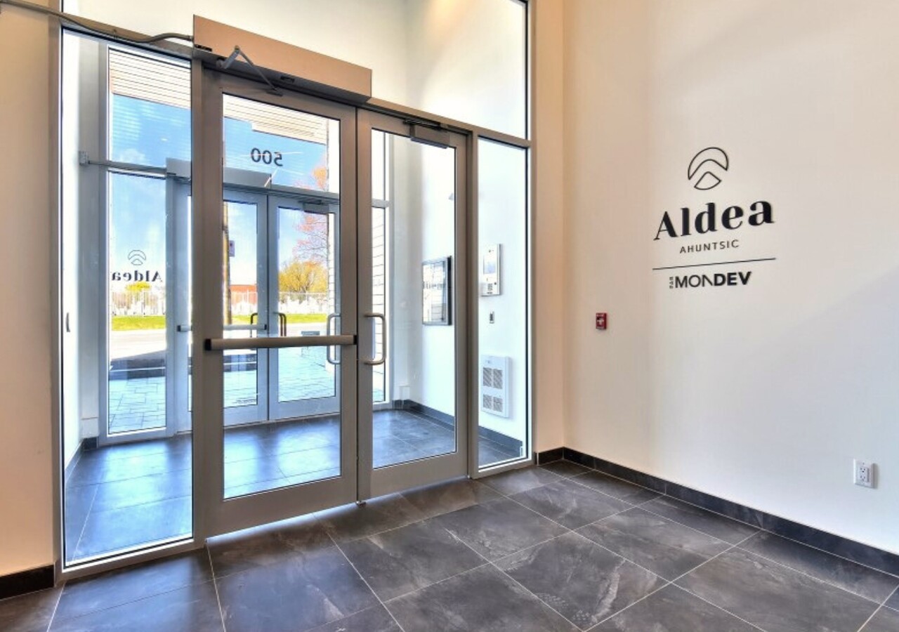 Aldea Ahuntsic lobby