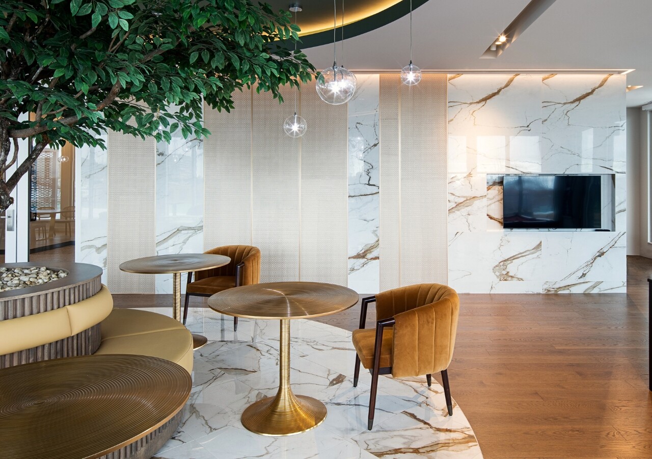 Voltige Aria lounge avec chaises et tables