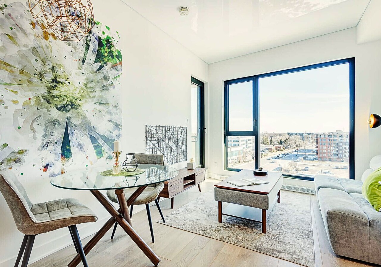 Aura sur le Square salon