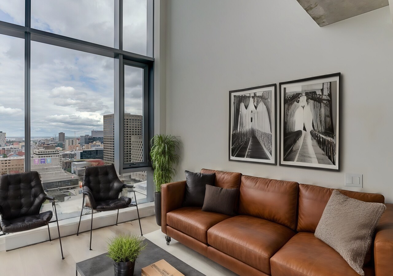 Imperia Condominiums salon avec grande fenestration