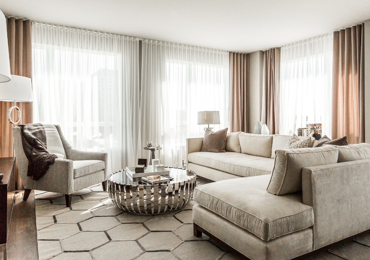 Salon avec grande fenestration
