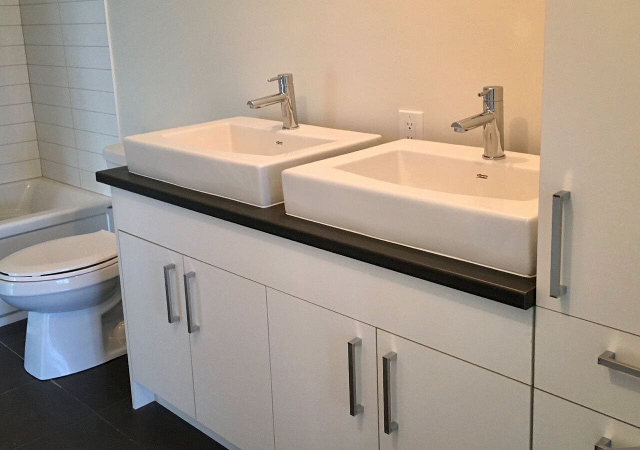 Havre des Pins salle de bain avec deux lavabos