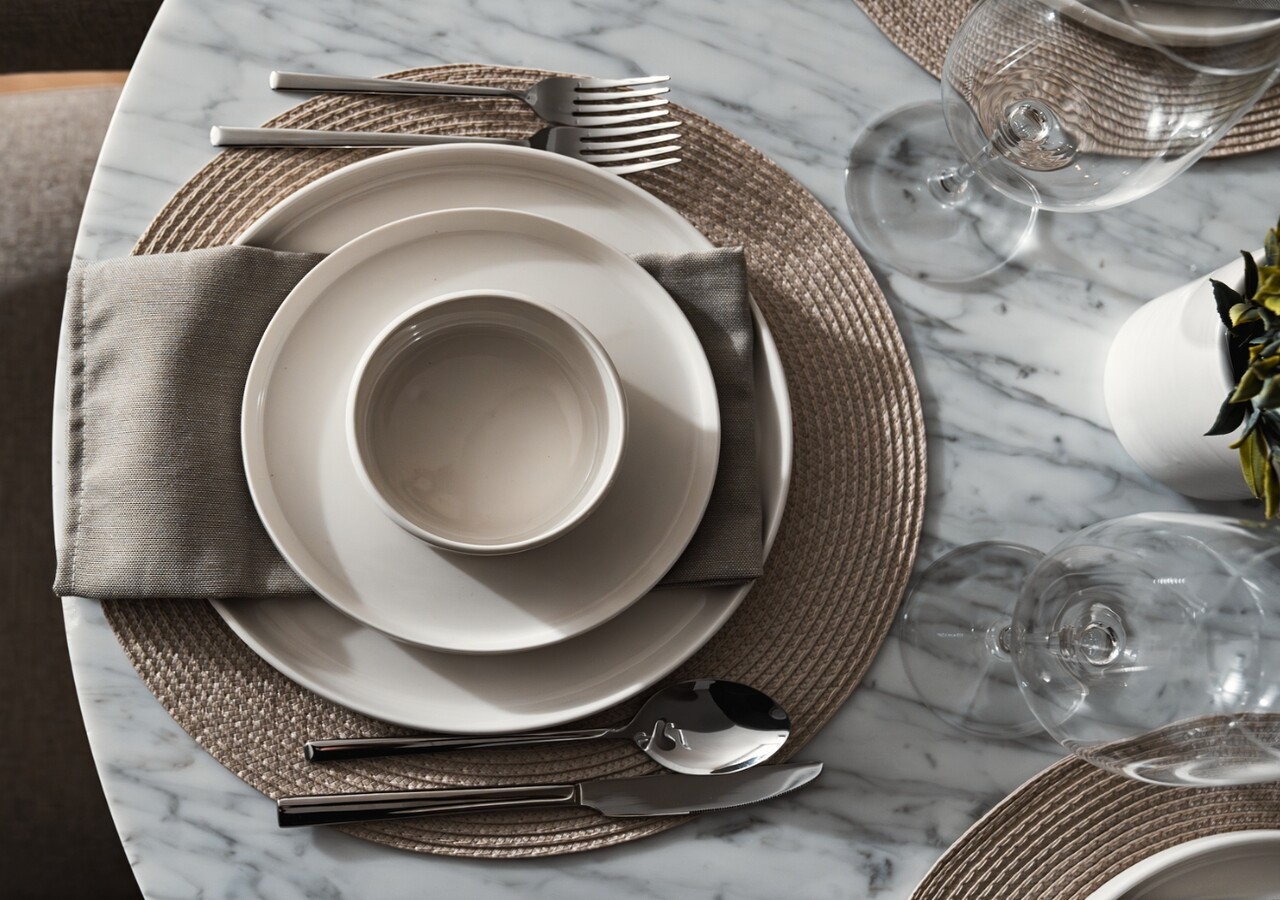 Hemisphere table