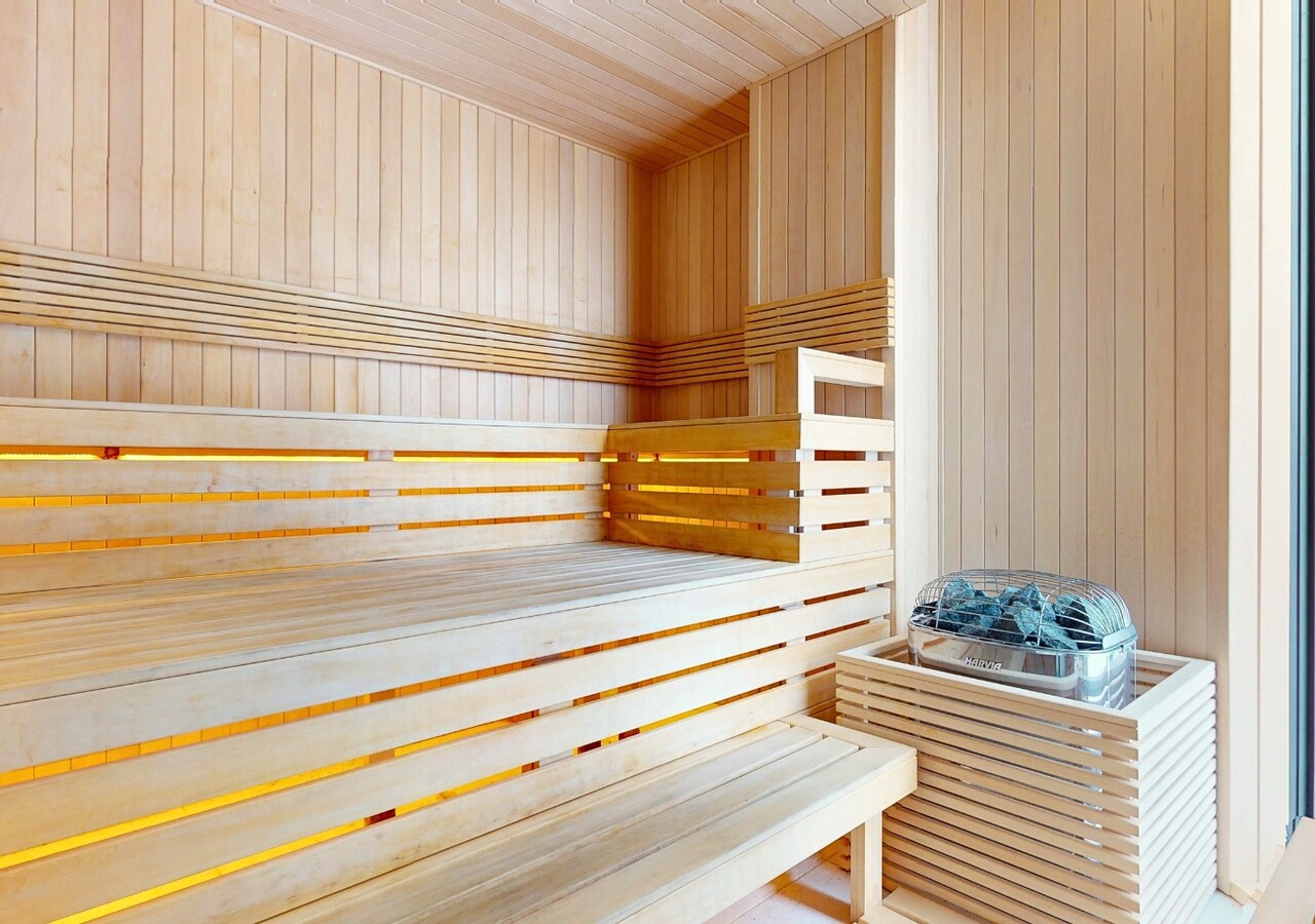 Hemisphere sauna