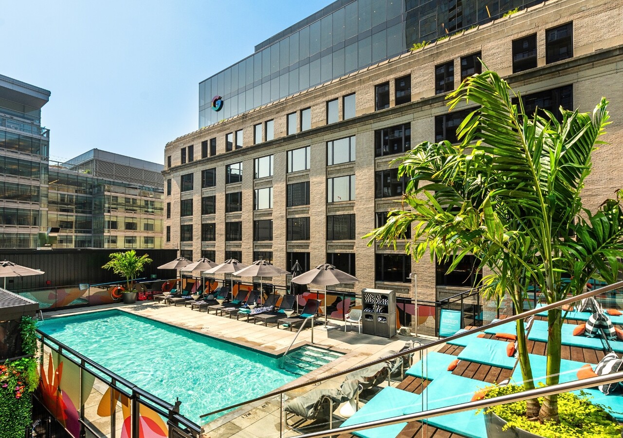 Humaniti Montréal piscine sur le toit