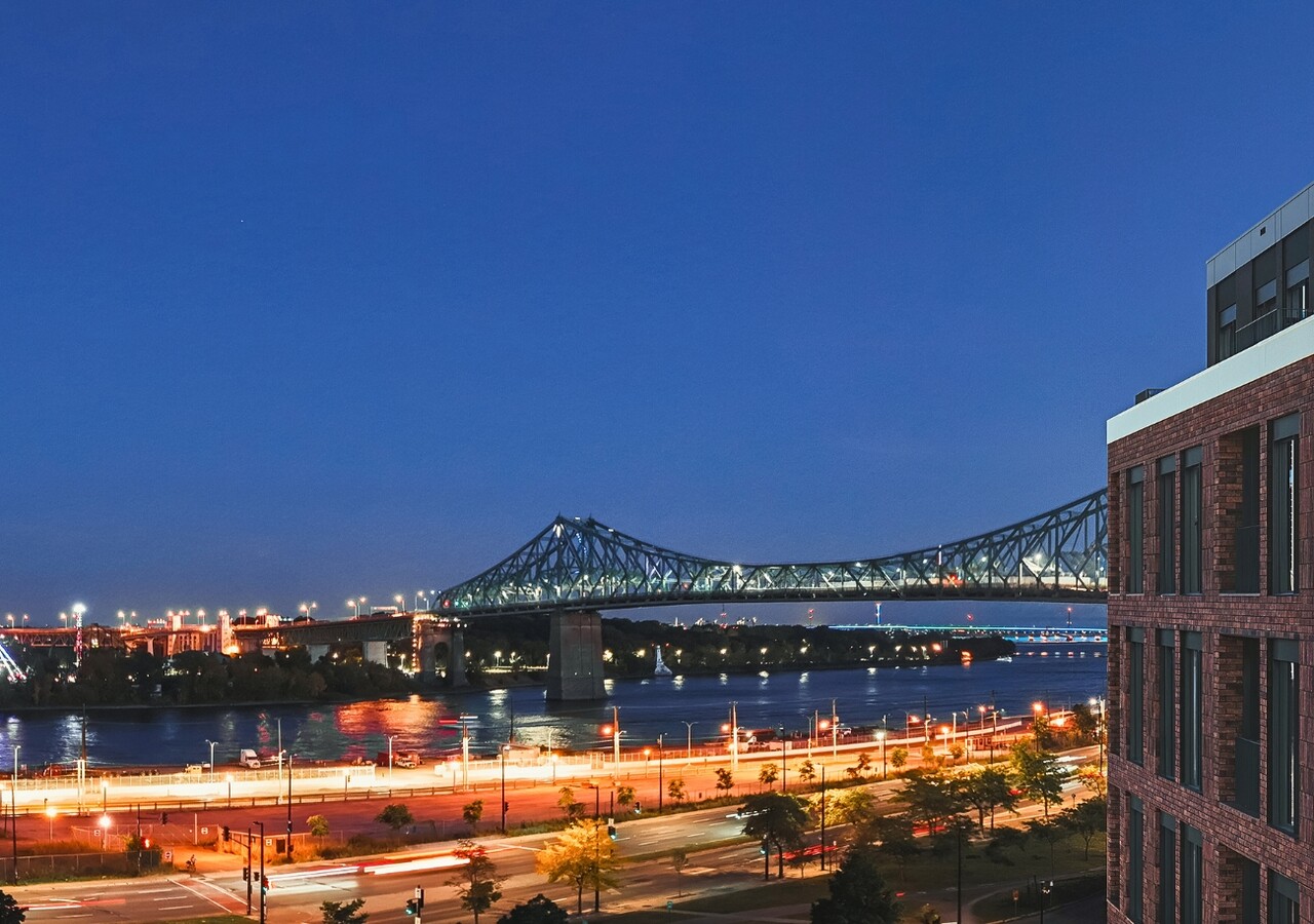 Jacques condos locatifs pont Jacques Cartier de nuit