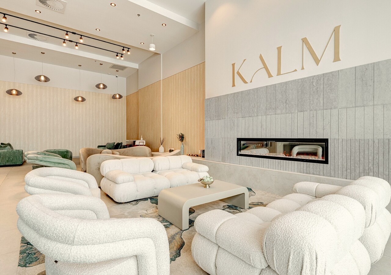 Le Kalm lobby with fireplace