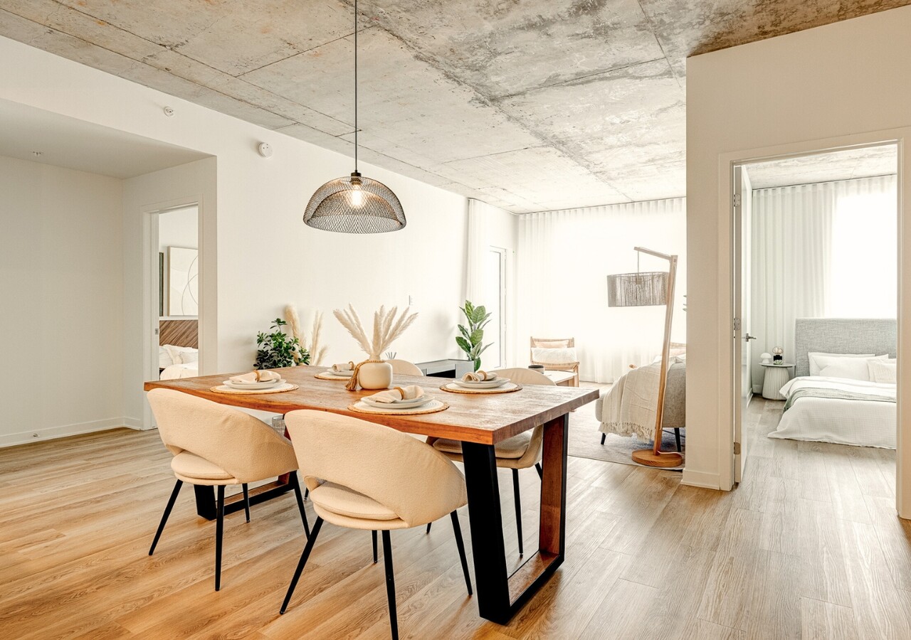 Le Kalm dining room