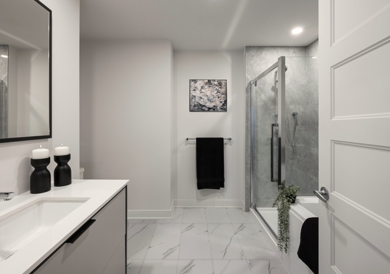 Carlyle condos bathroom
