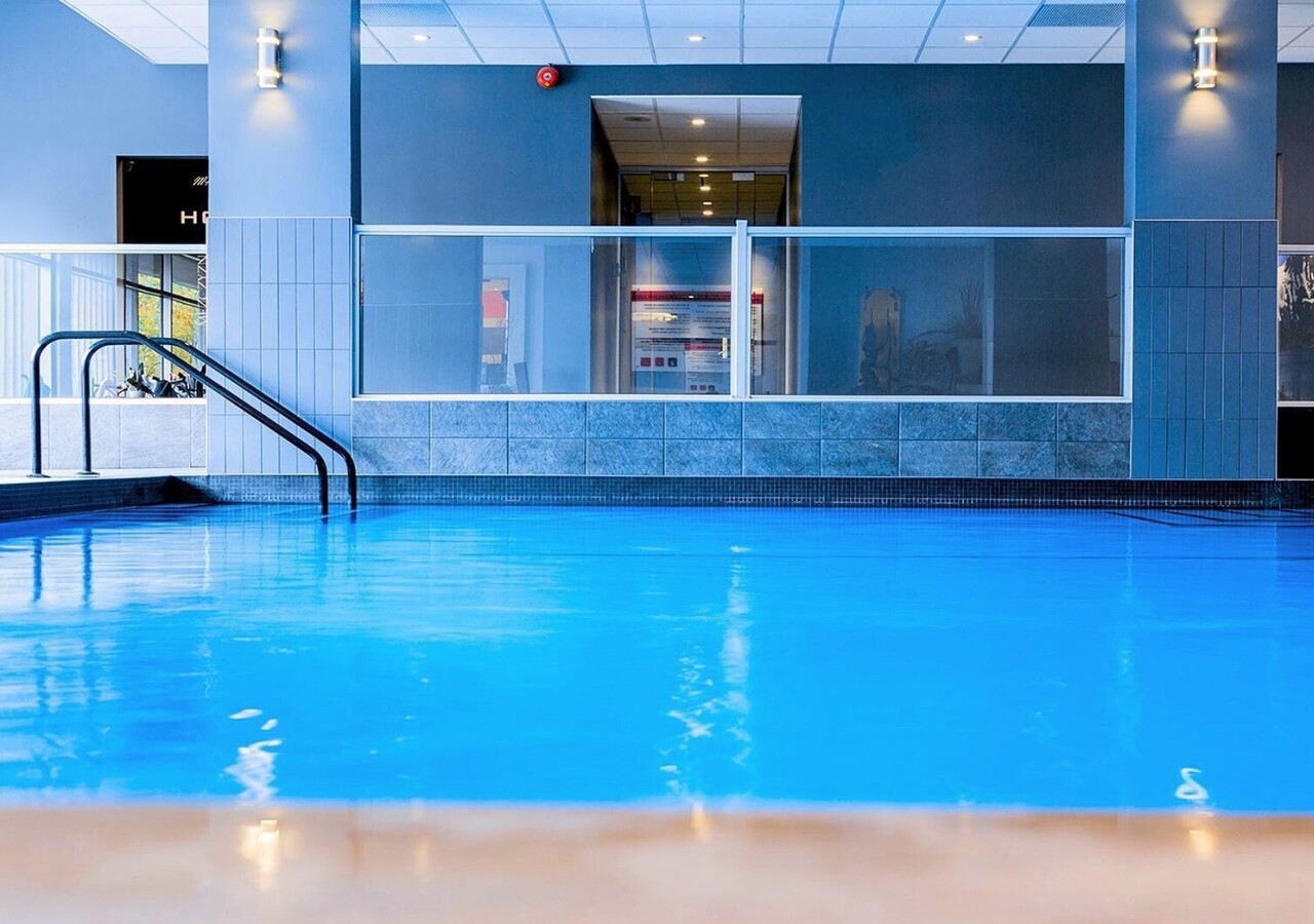 Le Sans Soucy piscine intérieure
