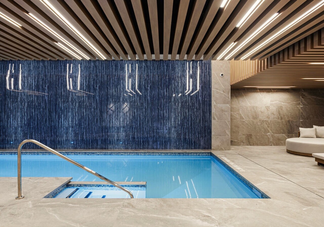 Le Sherbrooke piscine intérieure