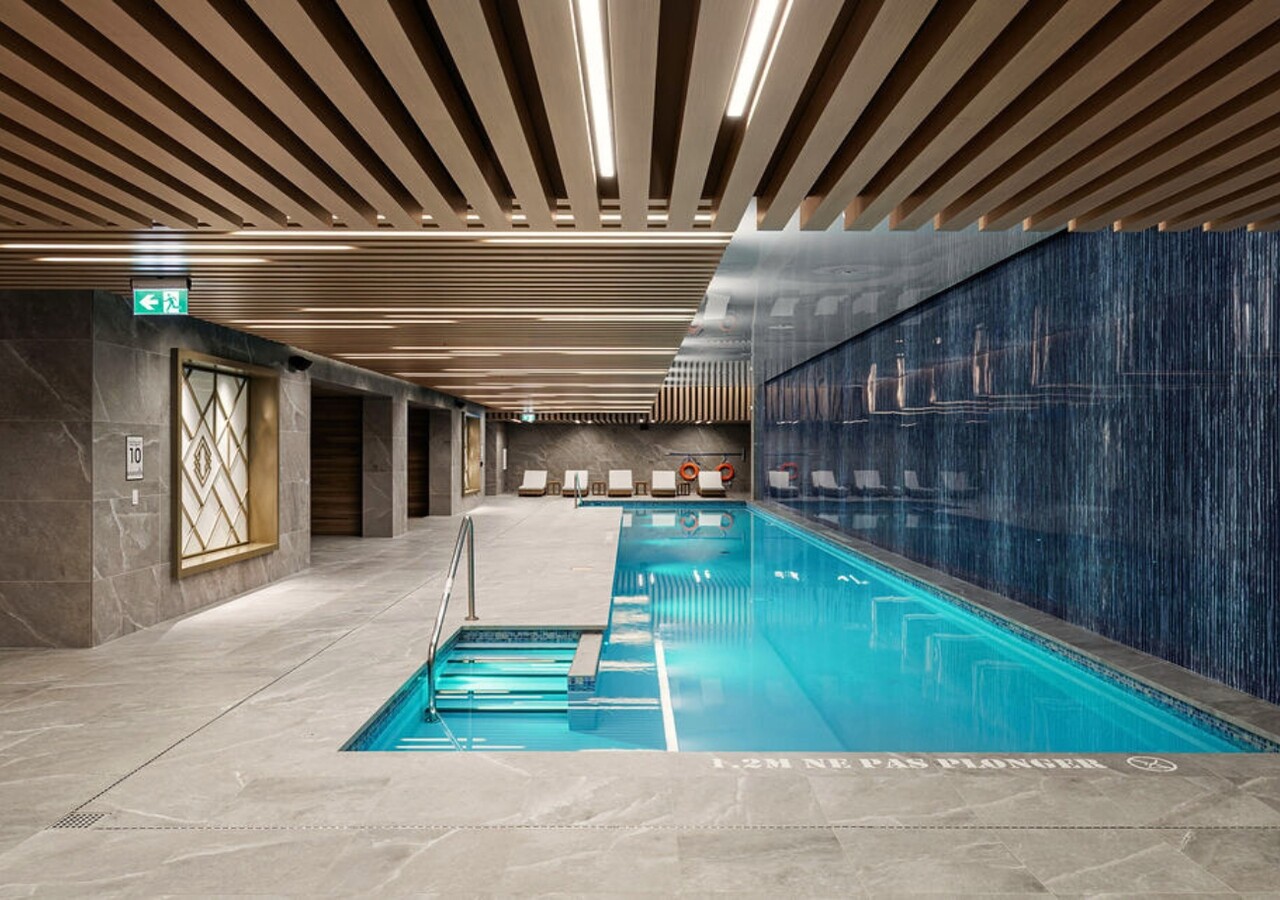 Le Sherbrooke piscine intérieure
