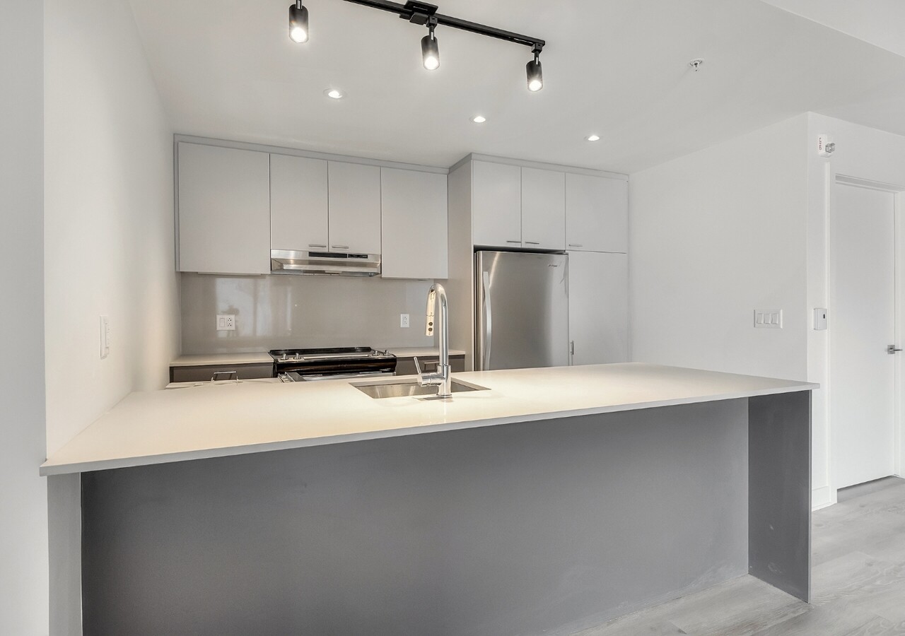 Leora condos kitchen