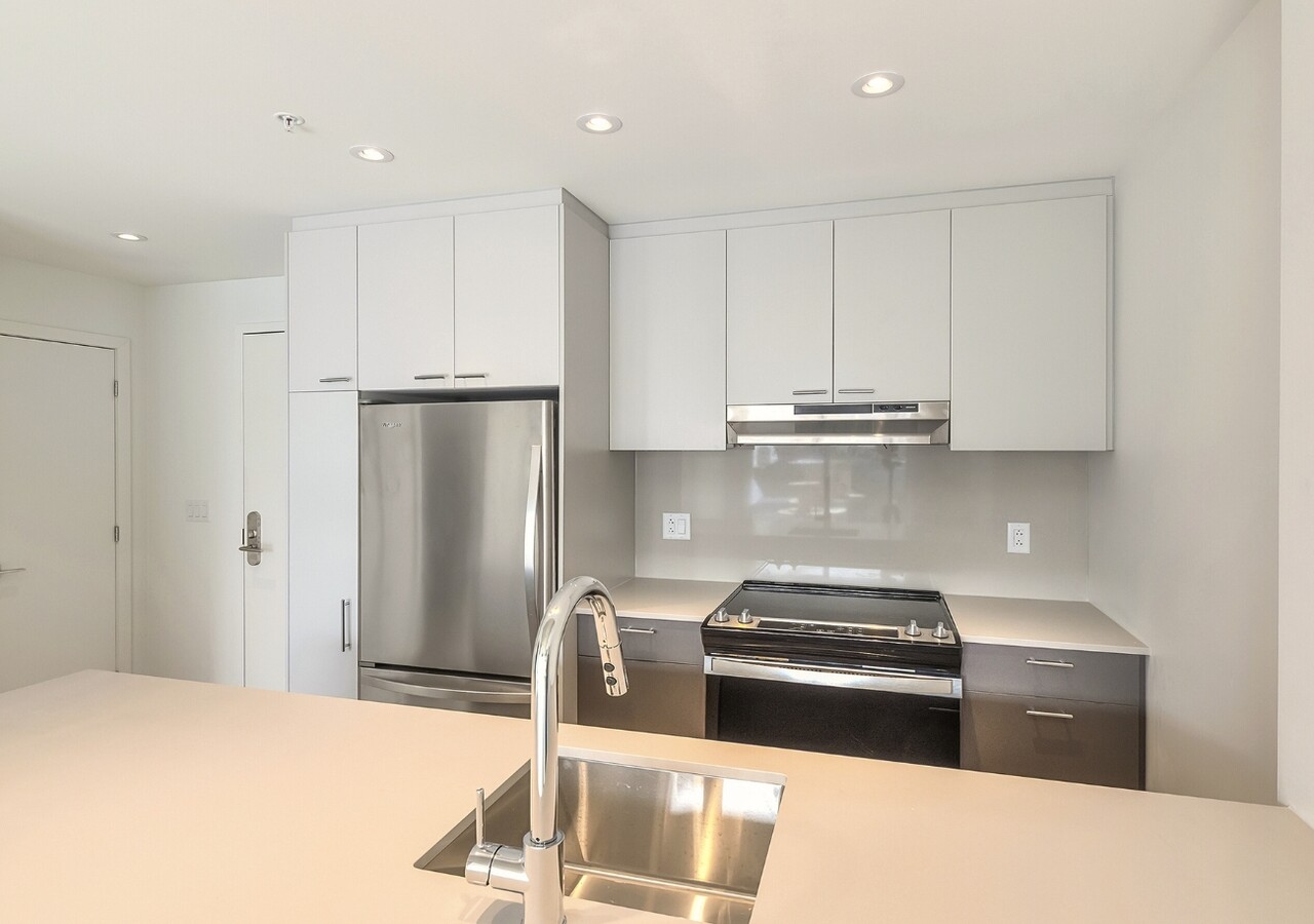 Leora condos kitchen