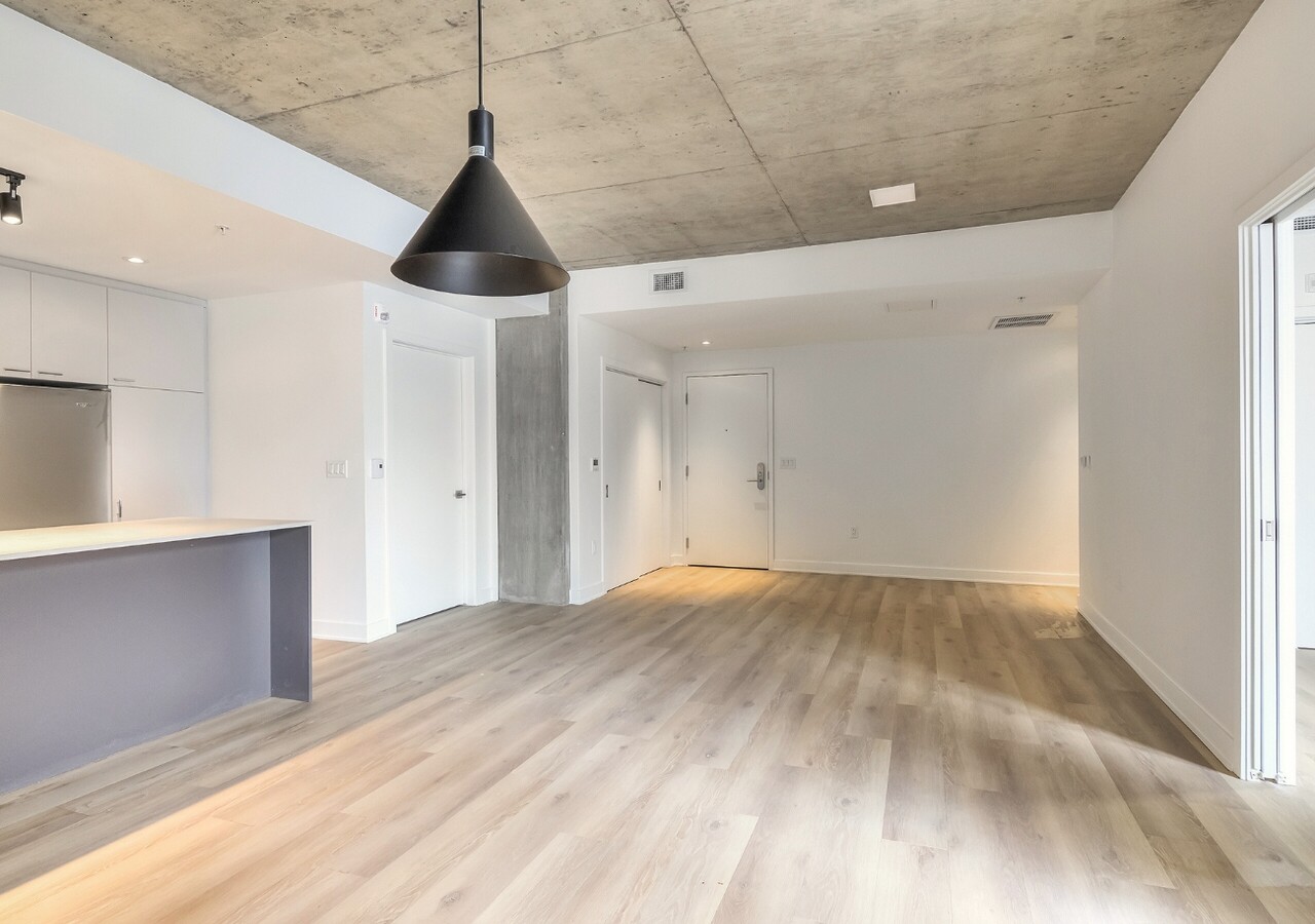Leora condos dining room