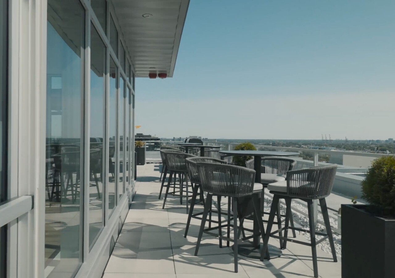 Mostra Maisonneuve terrasse extérieure