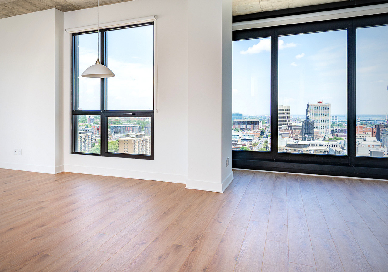 myriade immense fenestration dans un condo