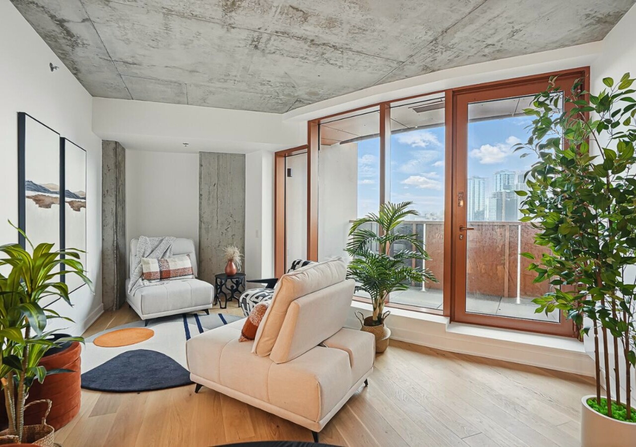 Odea Montréal salon avec grand balcon