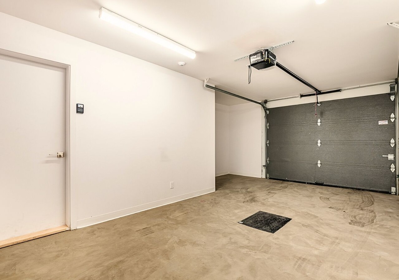 TAK Village garage intérieur