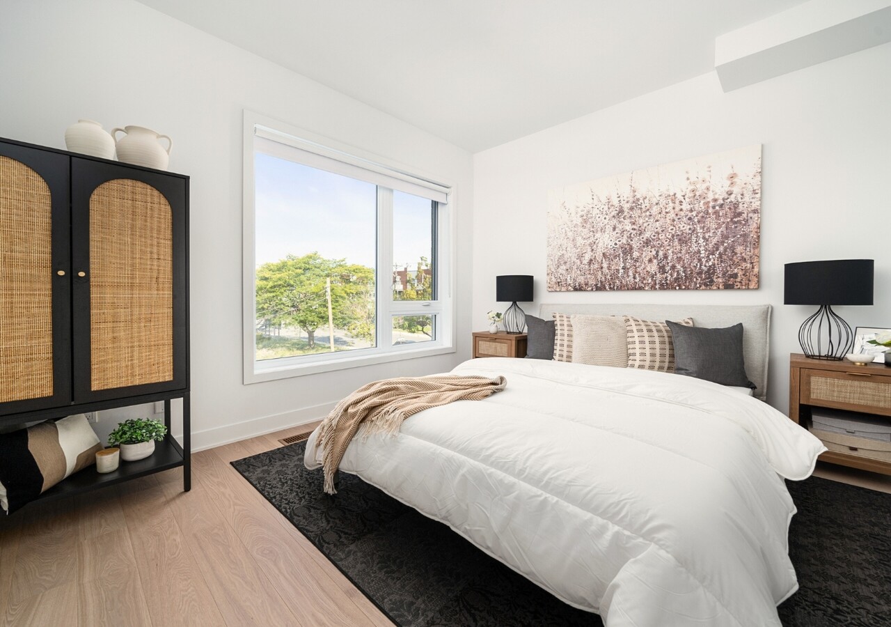 Univert LaSalle chambre avec grande fenestration