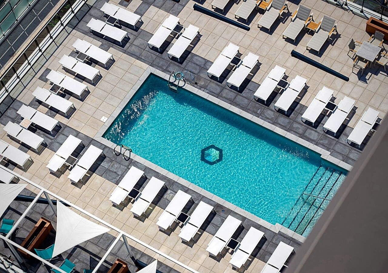 Voltige Piscine extérieure