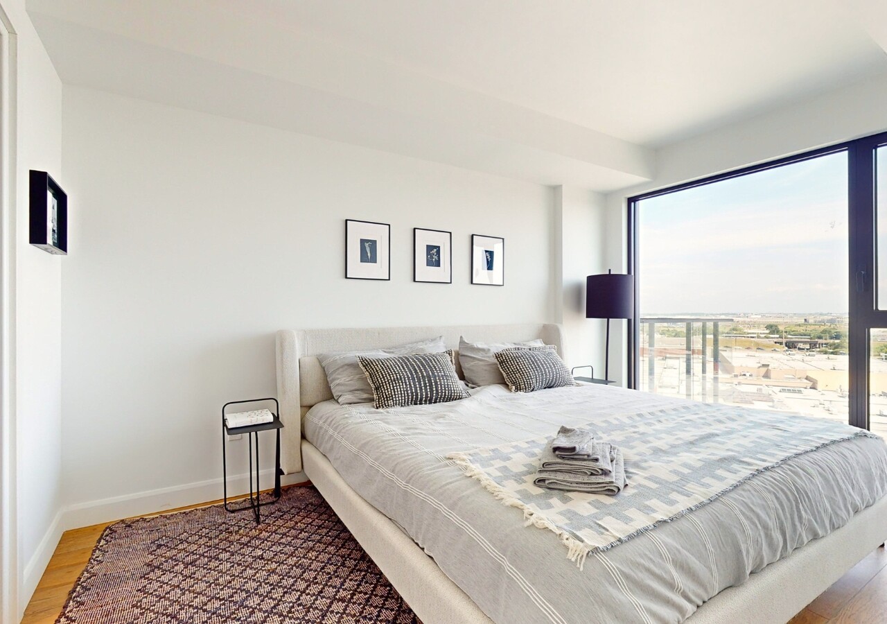 Le Westisle bedroom with big windows
