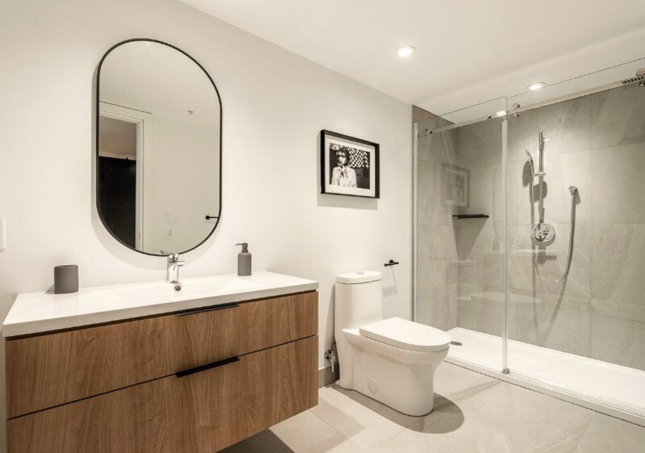 Le Westisle big bathroom