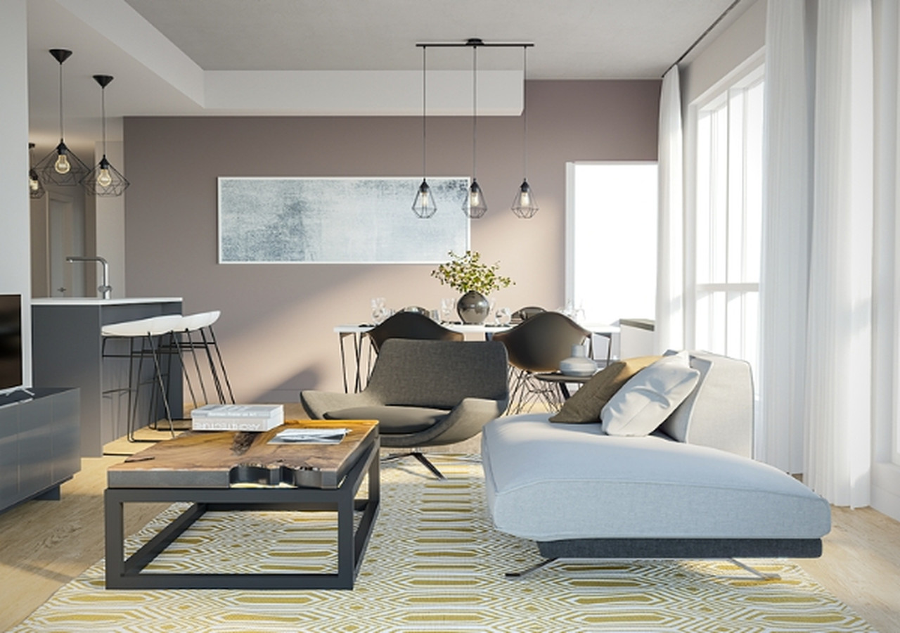 Salon avec téléviseur et grande fenestration