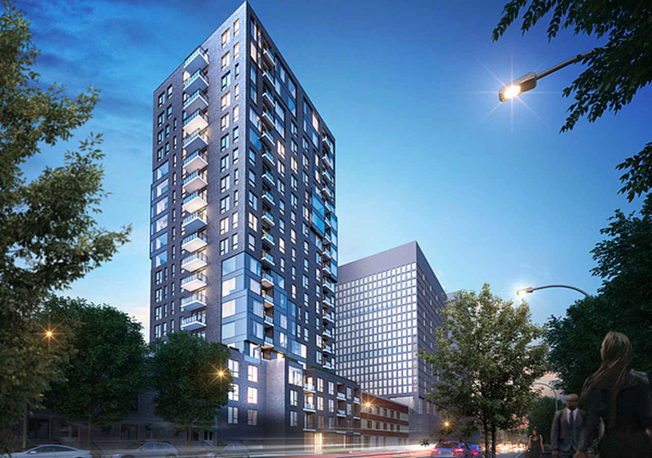 Vue éclairée arrière du bâtiment 